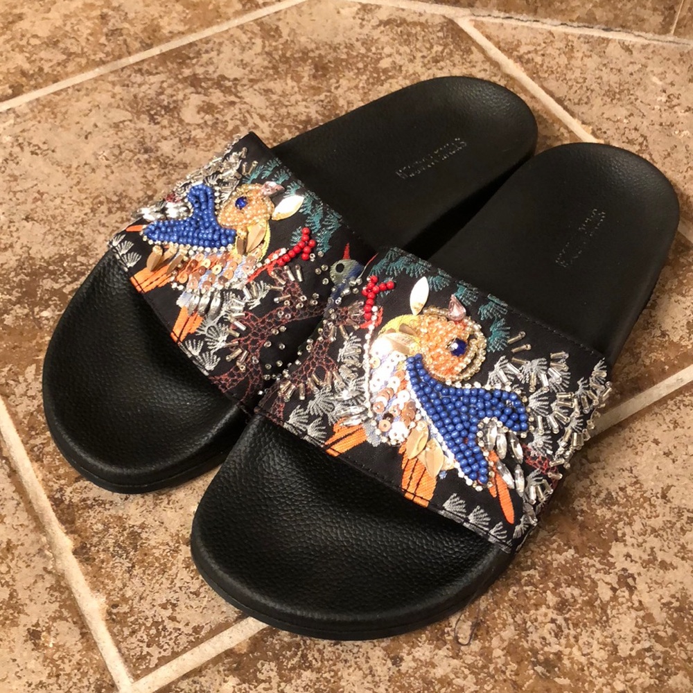STEVE MADDEN MULTICOLORED ORIENTAL INSPIRED SLIDES